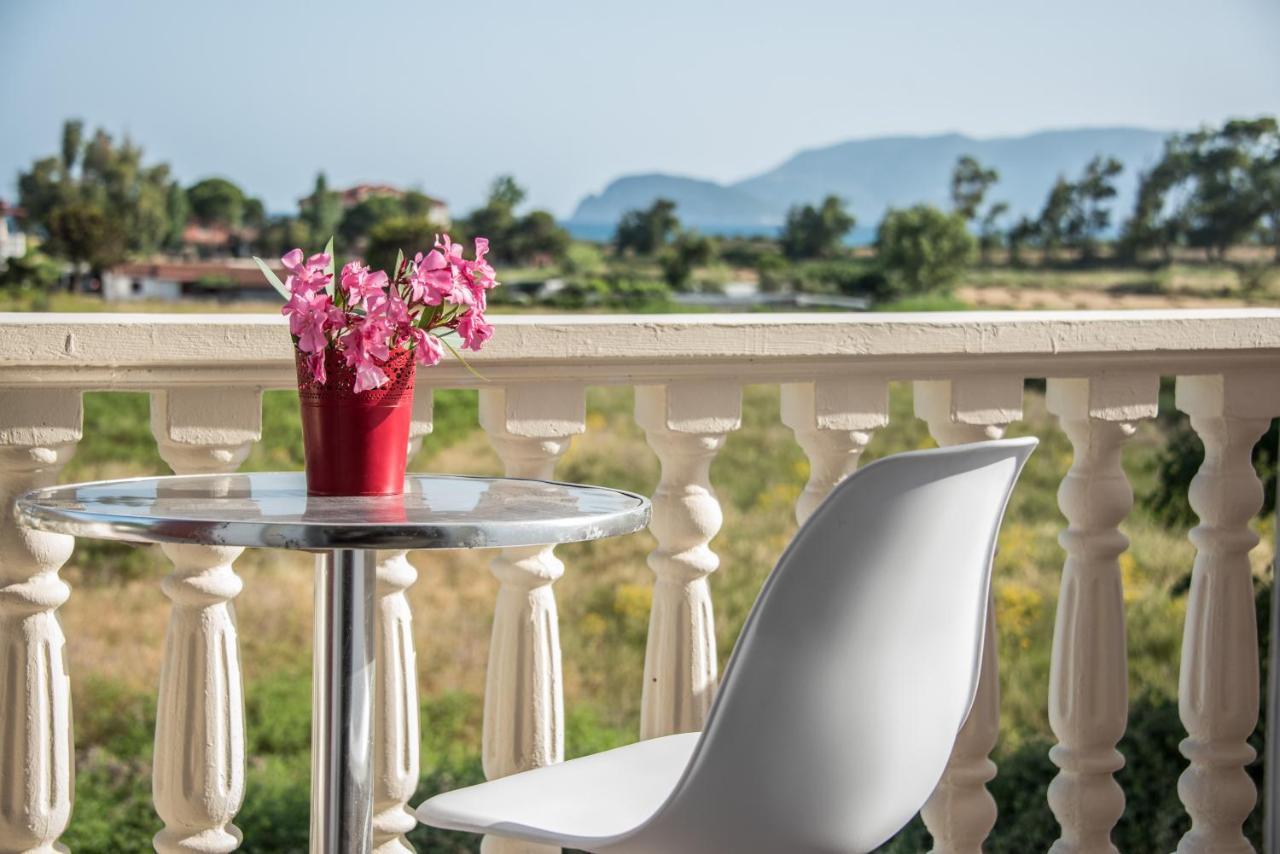 Avyssos Residents Aparthotel Kalamaki  Bagian luar foto