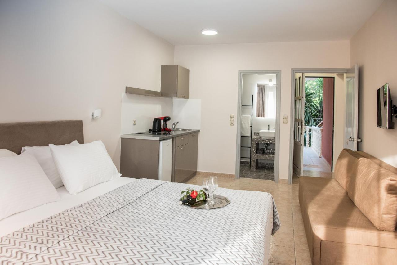 Avyssos Residents Aparthotel Kalamaki  Bagian luar foto