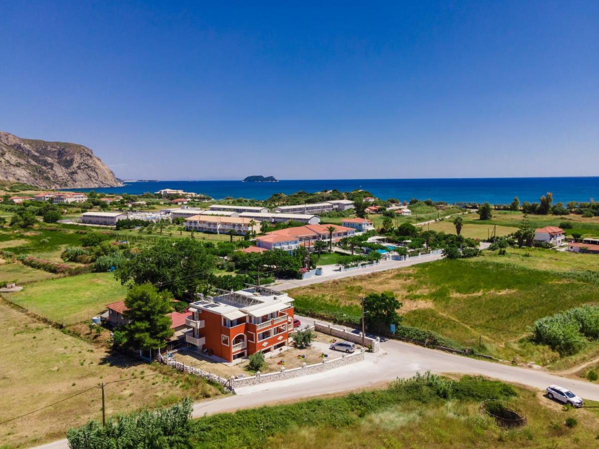 Avyssos Residents Aparthotel Kalamaki  Bagian luar foto