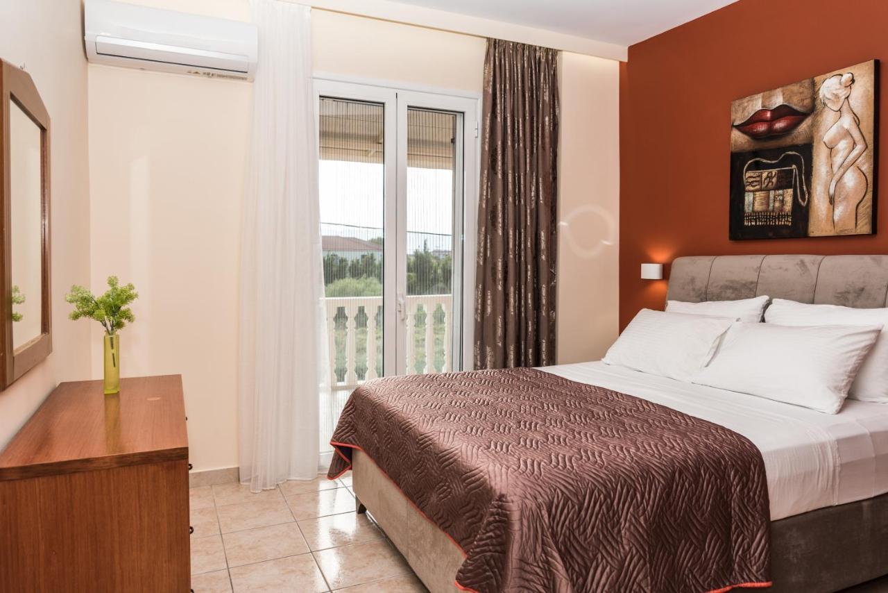 Avyssos Residents Aparthotel Kalamaki  Bagian luar foto