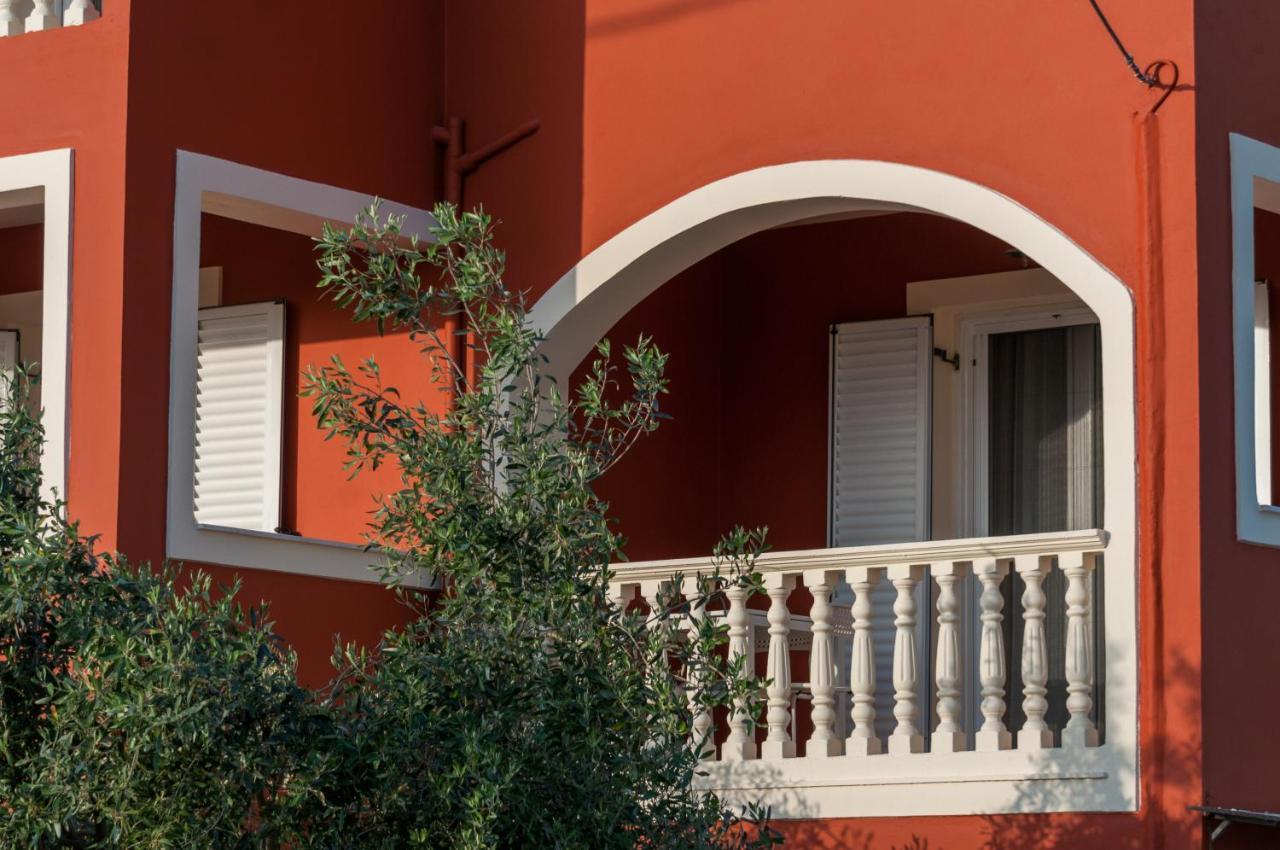 Avyssos Residents Aparthotel Kalamaki  Bagian luar foto