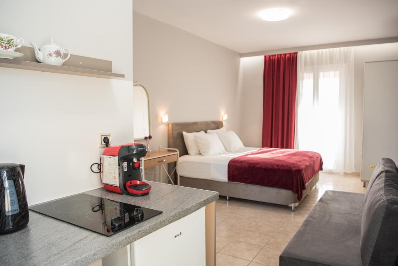 Avyssos Residents Aparthotel Kalamaki  Bagian luar foto