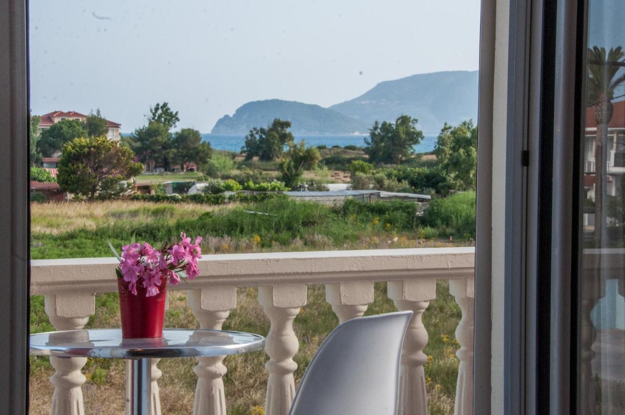 Avyssos Residents Aparthotel Kalamaki  Bagian luar foto